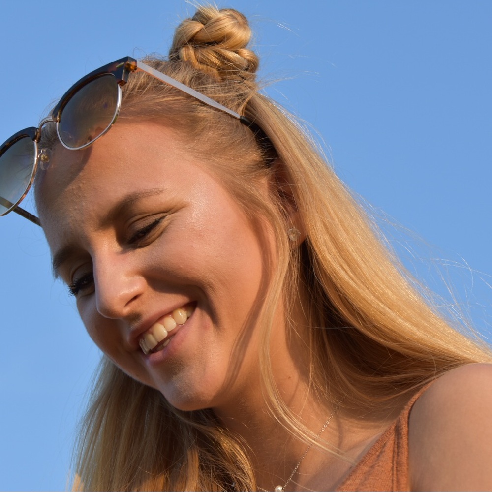 Meet your Posher, Julia